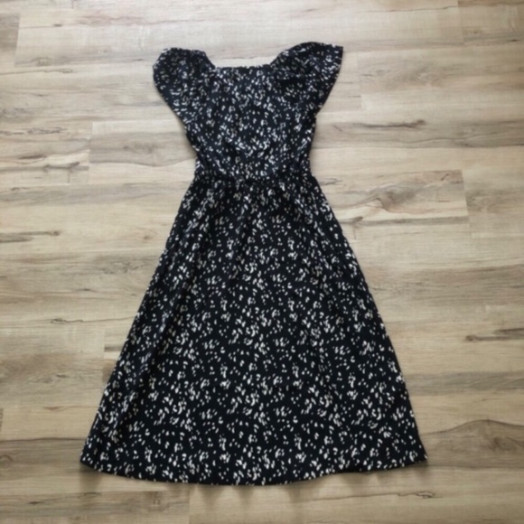 RW&CO. Black and White Flutter Sleeve Midi Sundress - Picture 9 of 9